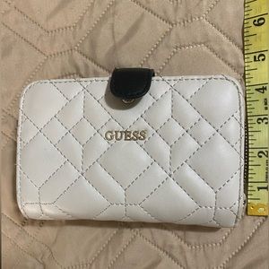 3/$21! 💠 GUESS Wallet Pearl White & Navy Blue Excellent Condition